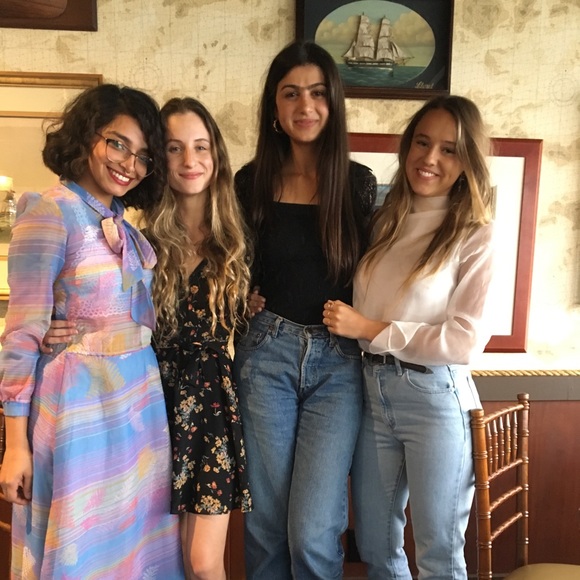 Meet your Posher, Mina - Picture 2 of 4